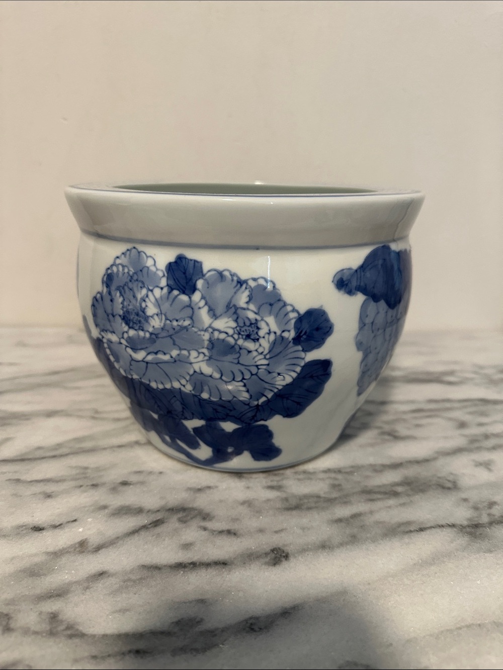 Asian hydrangea Blue and White Floral porcelain  planter pot 6.5”Tall